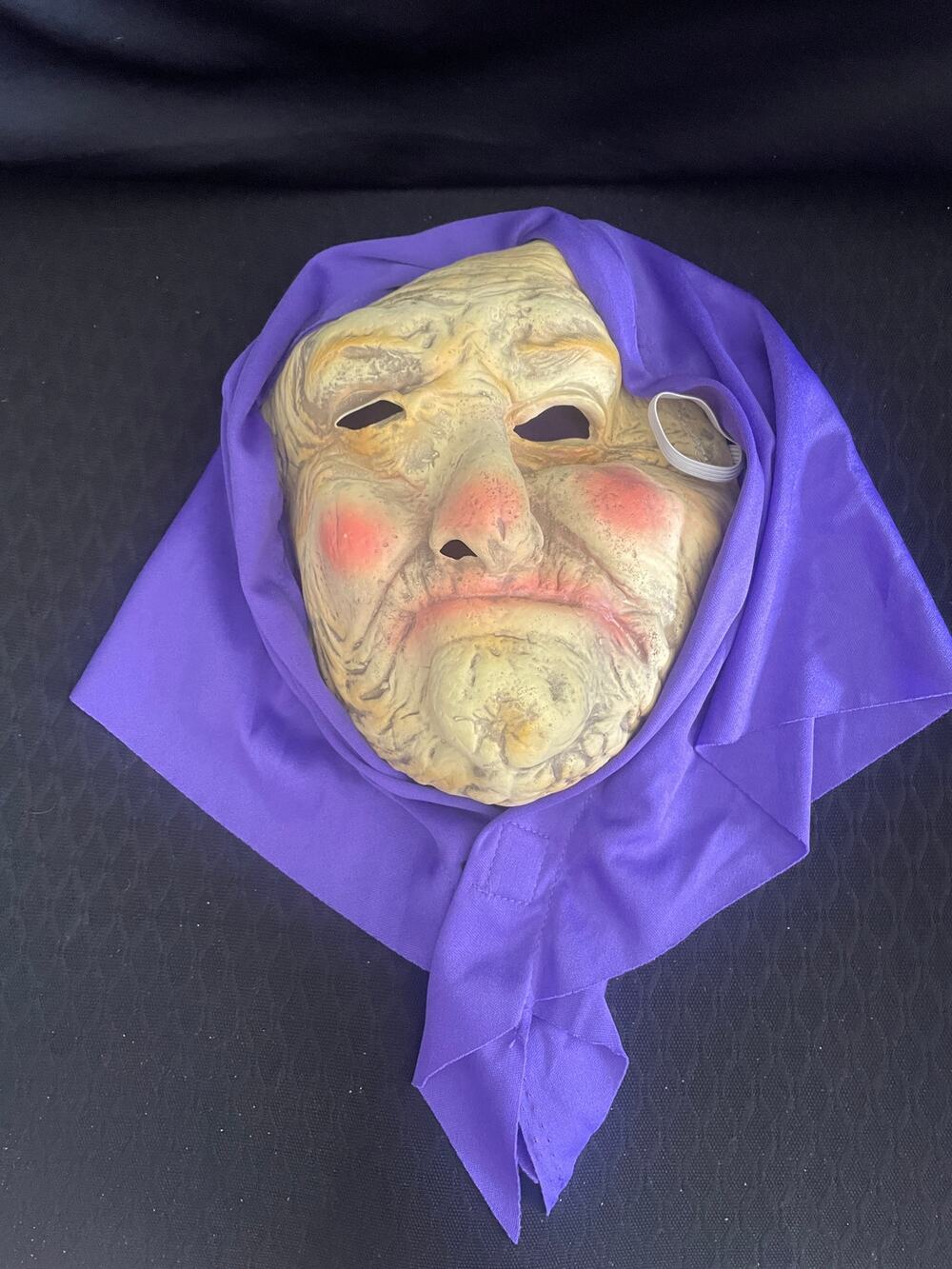OLD WOMAN NANA LADY GRANNY WRINKLED WITH SCARF LATEX FACE MASK COSTUME PRE OWNED